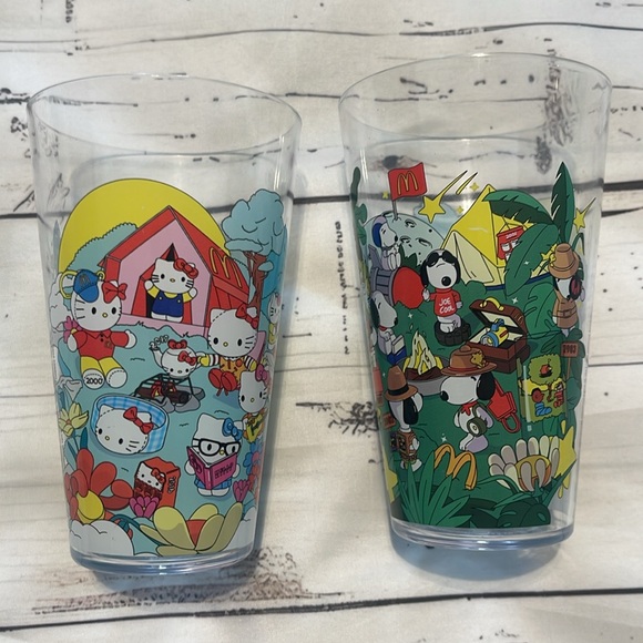 McDonalds Collector Cup 2024 Hello Kitty Snoopy Set of 2 plastic - Picture 2 of 7